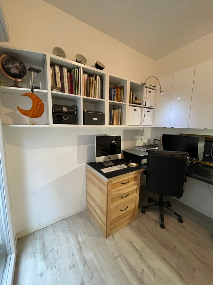 Bureau avec coin couchage, après l’intervention (vue 2)