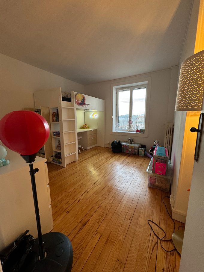 Chambre d’enfant, avant l’intervention (vue 2)